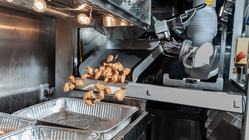 薯条机器人进驻美国速食店 工作效率超越真人