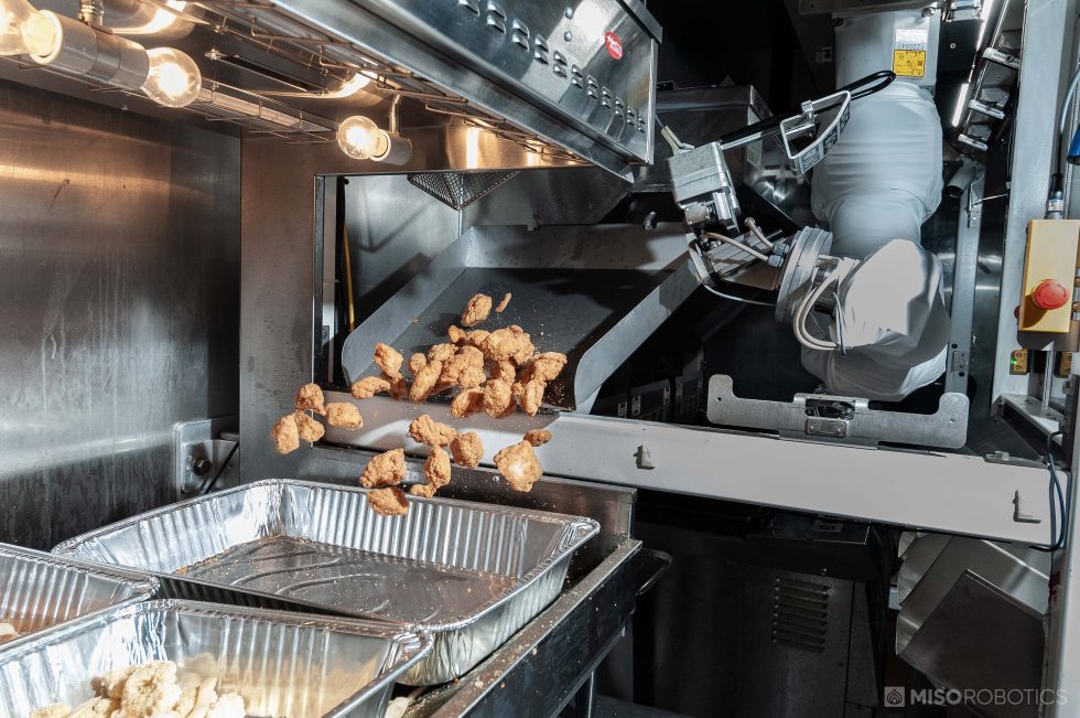 薯条机器人进驻美国速食店 工作效率超越真人