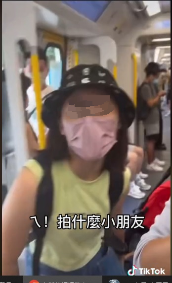 视频|搭地铁求让座小孩引冲突 乘客：为什么要让？