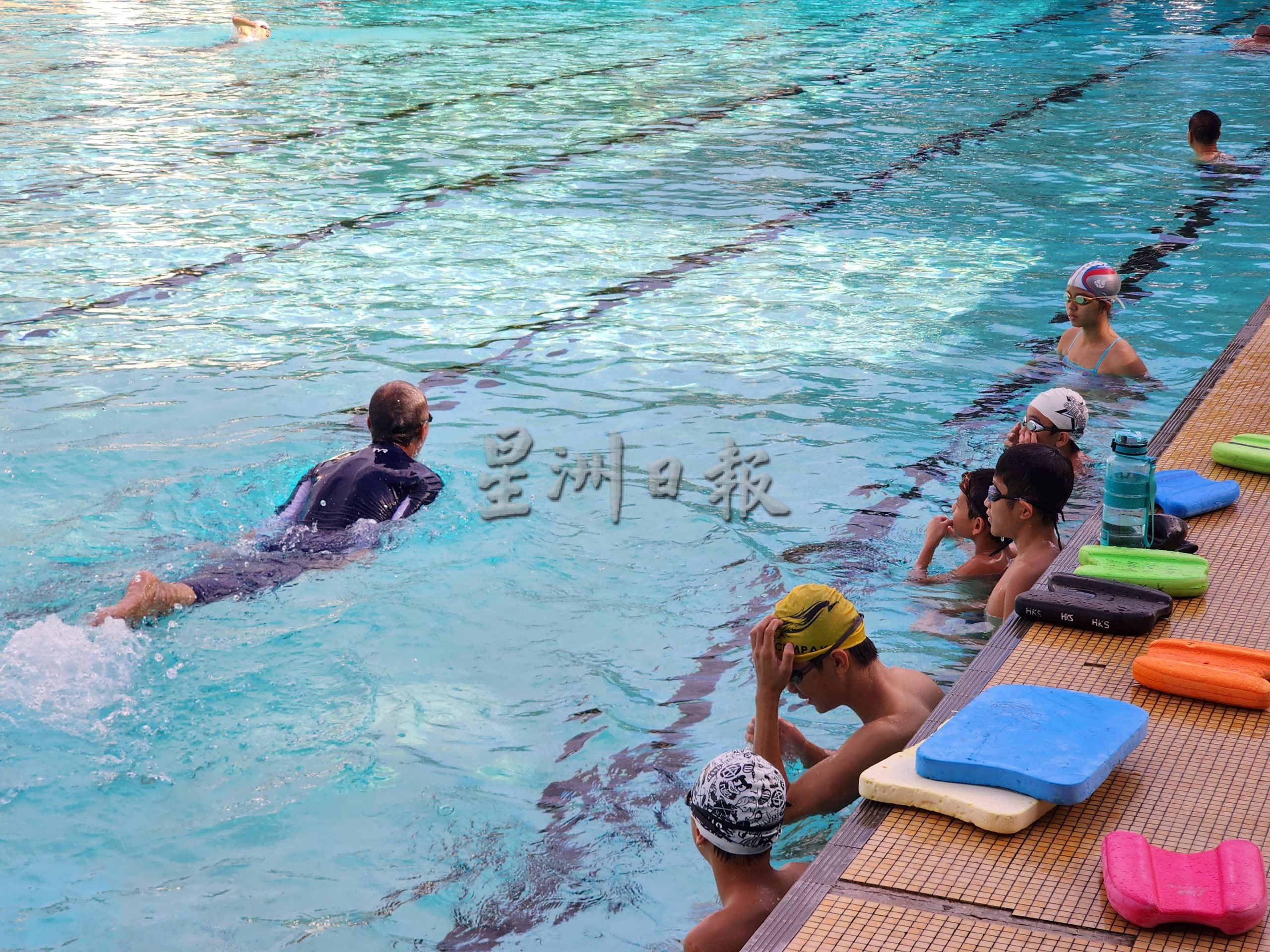 （古城第二版主文）专栏《你动摇了吗》：学习游泳先培养兴趣及根据情况选择泳式