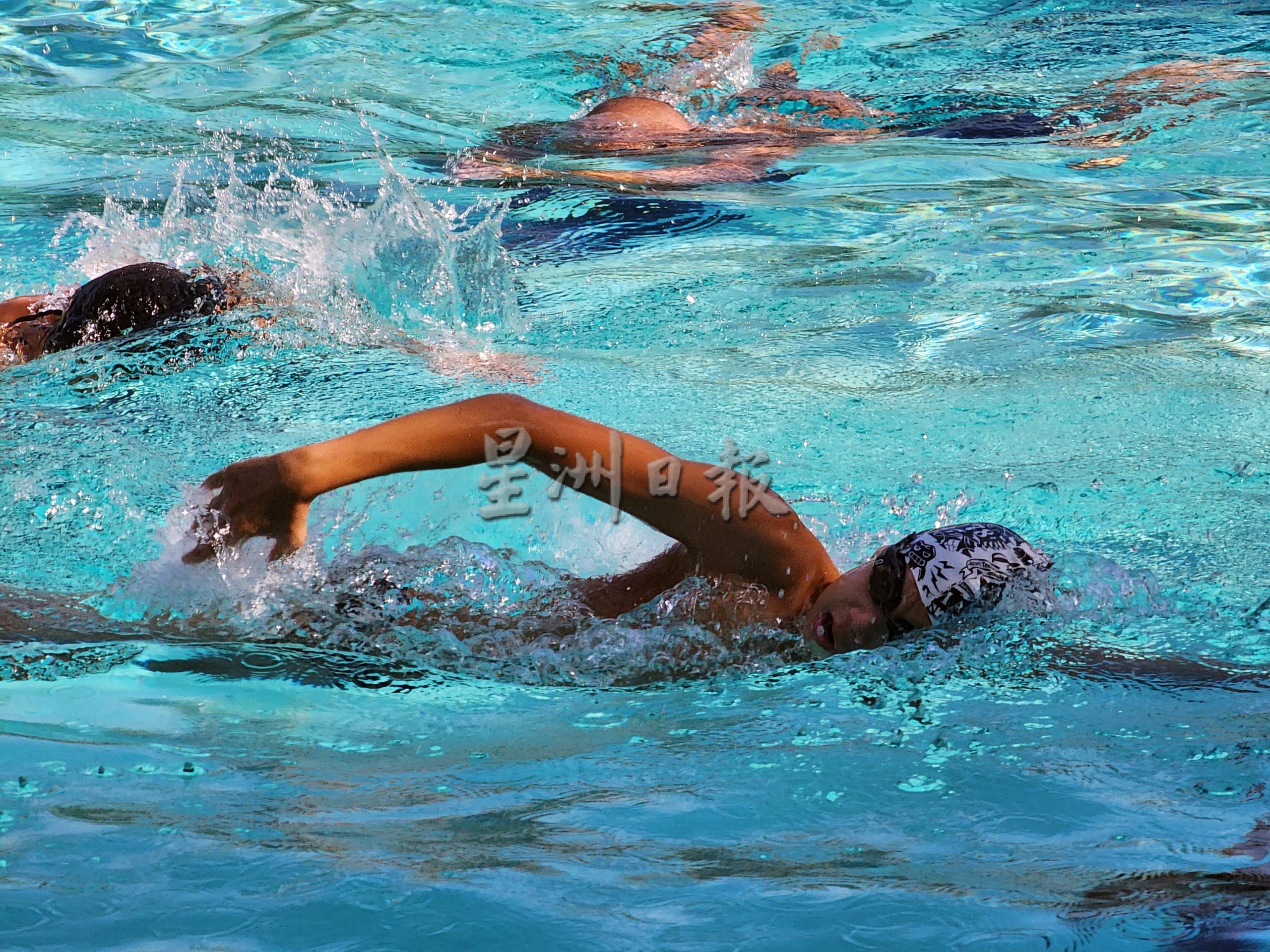 （古城第二版主文）专栏《你动摇了吗》：学习游泳先培养兴趣及根据情况选择泳式