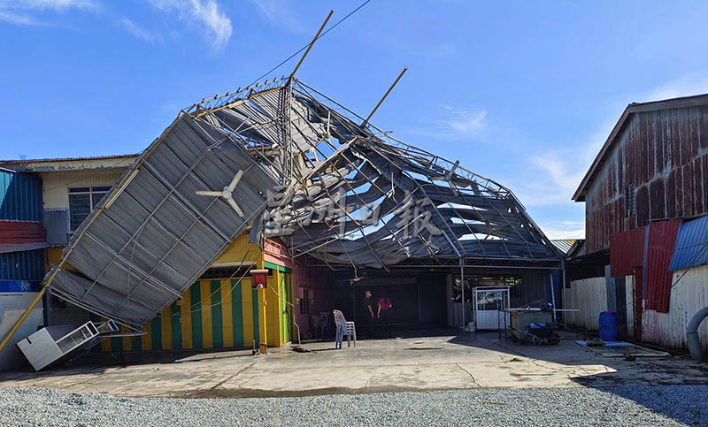 吉打十字港狂风暴雨 民宅 商店屋顶被掀起