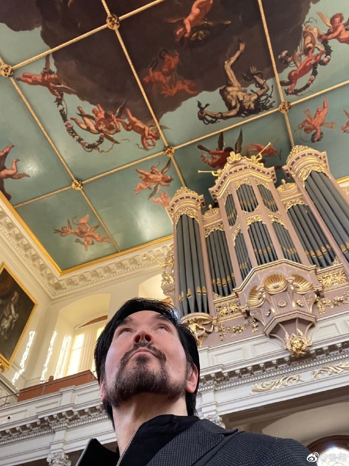 61岁费翔晚年生活曝光 自曝仅有2只猫做伴