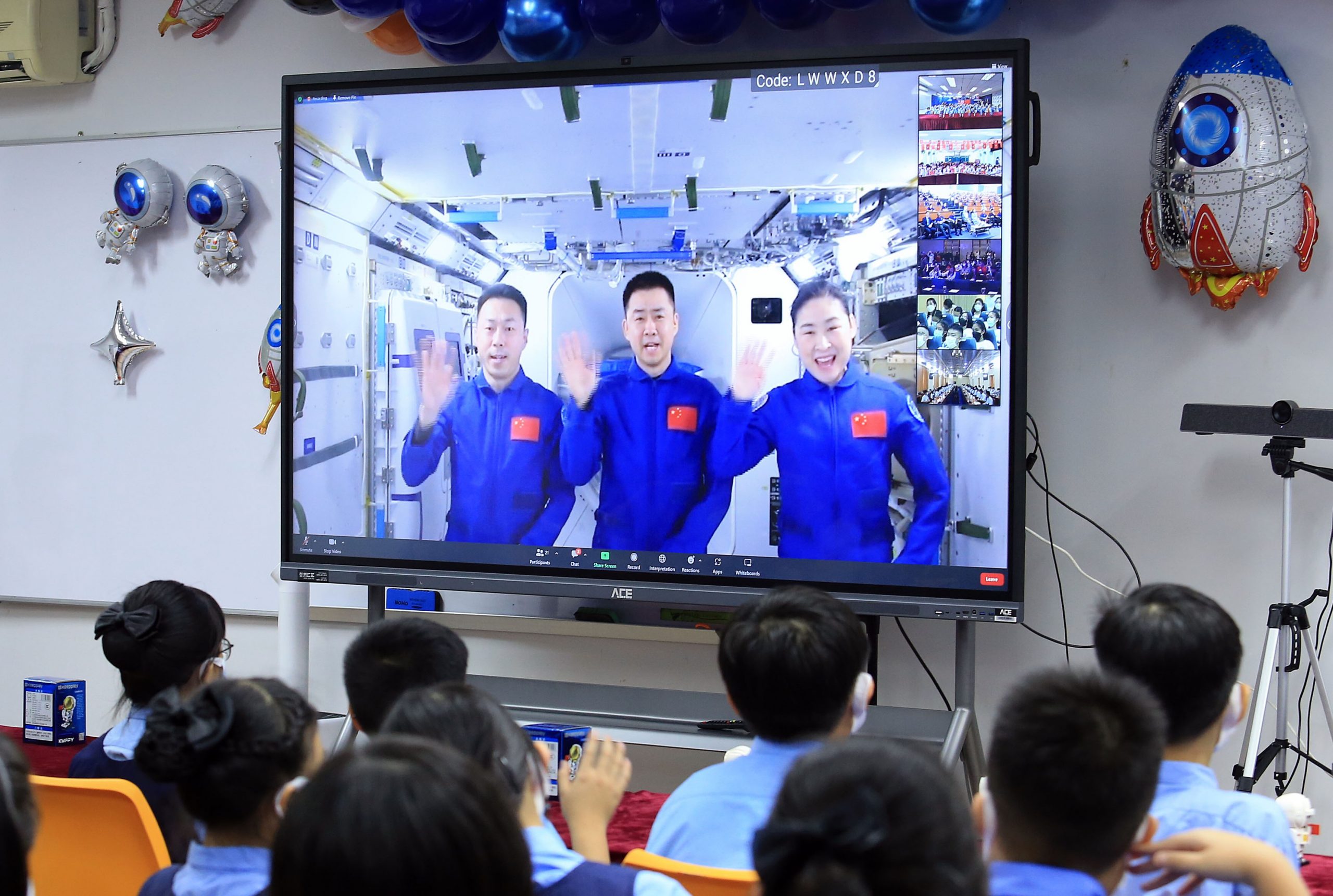 “天宫对话”东盟青少年向中国航天员发问