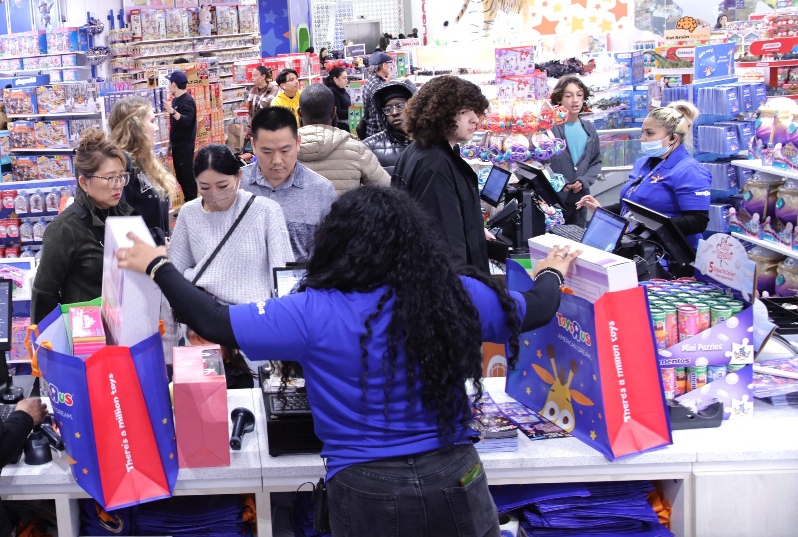 “黑色星期五”网上销售额创新高　通胀改变假期购物