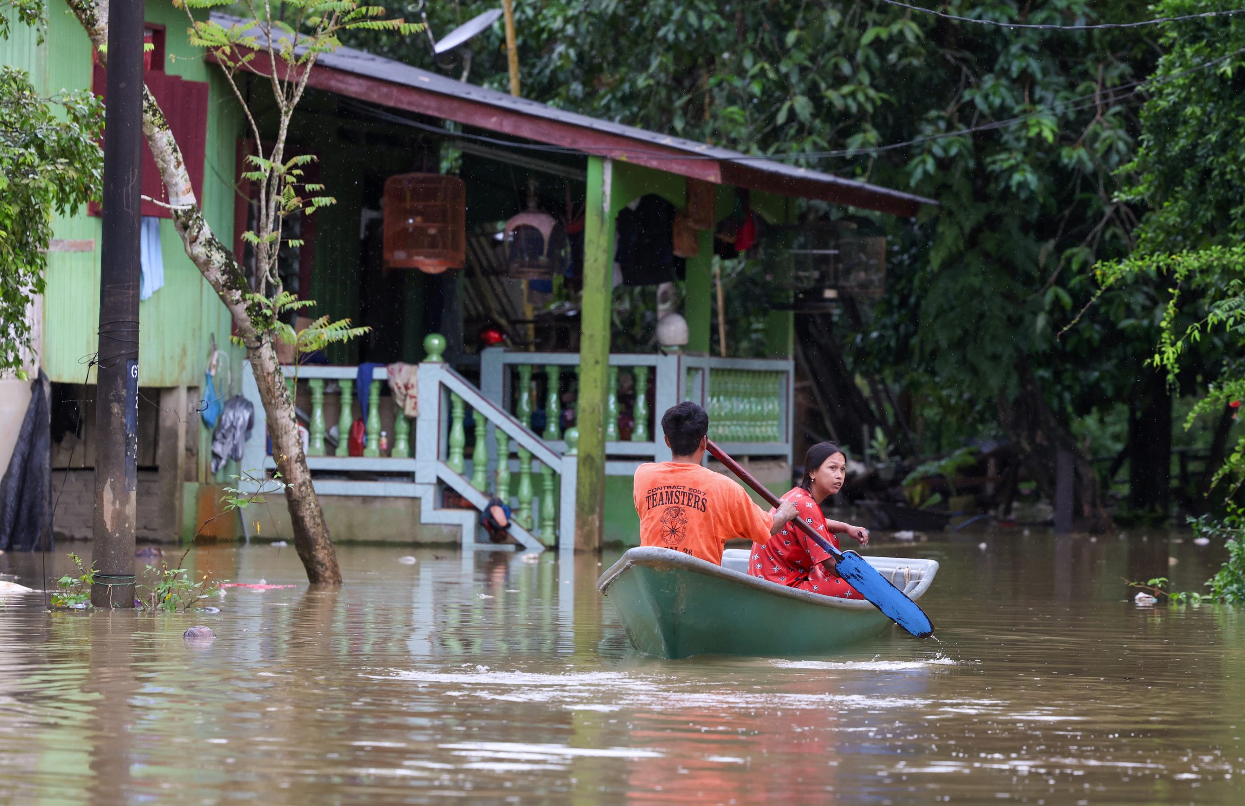 东:接水灾预警，吉兰丹州警方和各救援单位皆处于戒备状态。