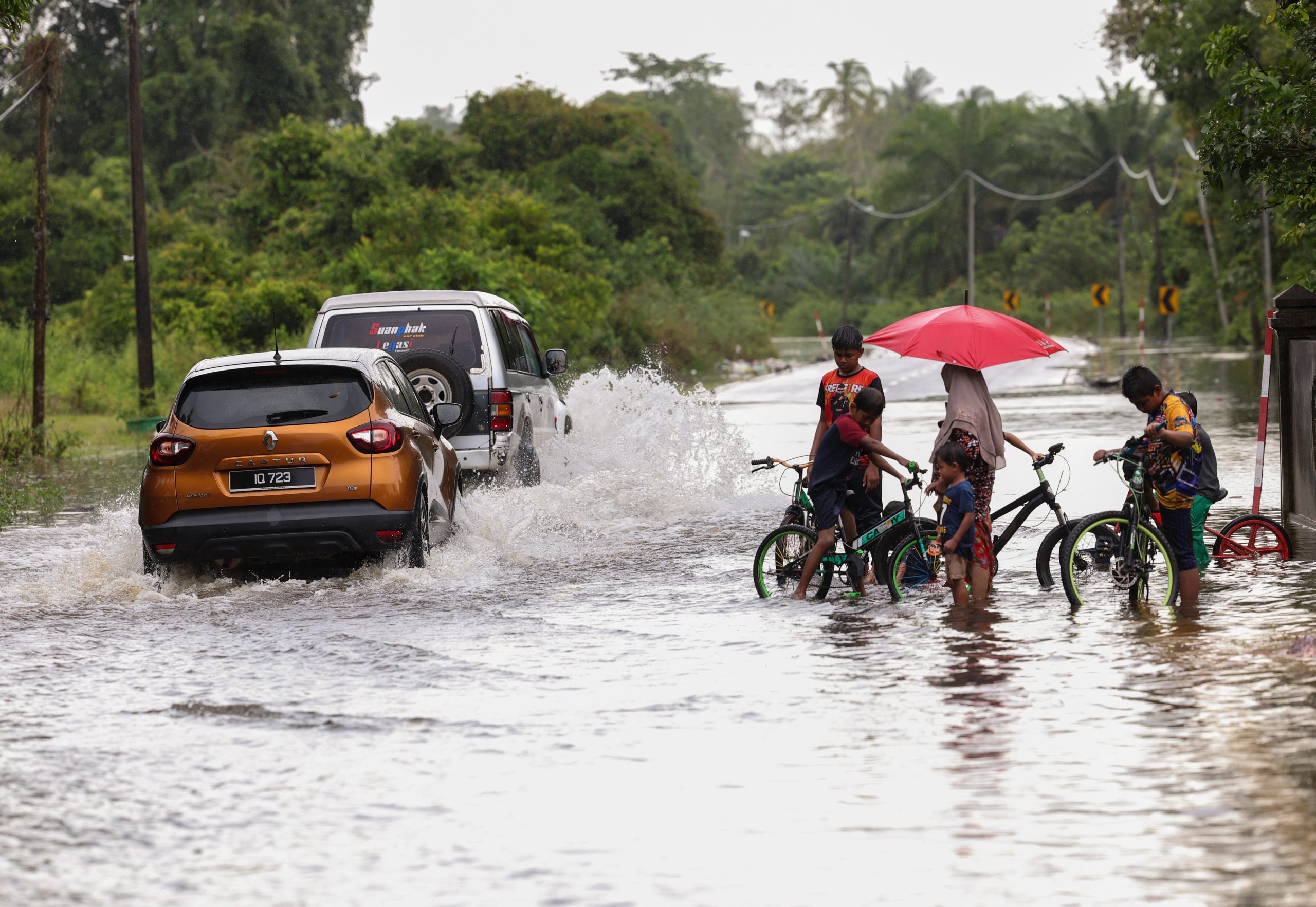 东:接水灾预警，吉兰丹州警方和各救援单位皆处于戒备状态。