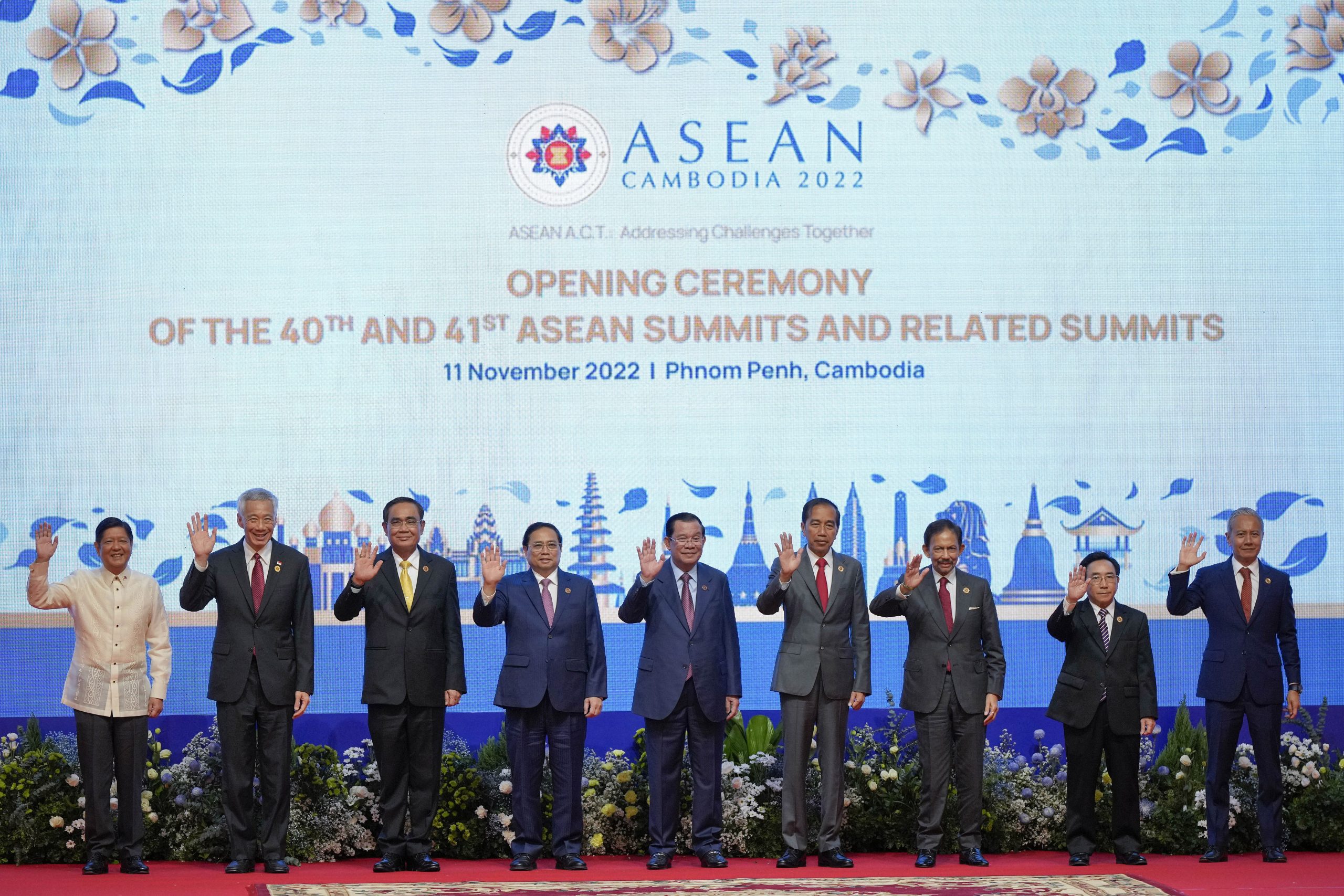 东盟全家福Cambodia ASEAN:Ferdinand Marcos, Jr., Lee Hsien Loong, Prayuth Chan-ocha, Pham Minh Chinh, Hun Sen, Joko Widodo, Sultan Hassanal Bolkiah, Phankham Viphavanh, Azhar Azizan Harun