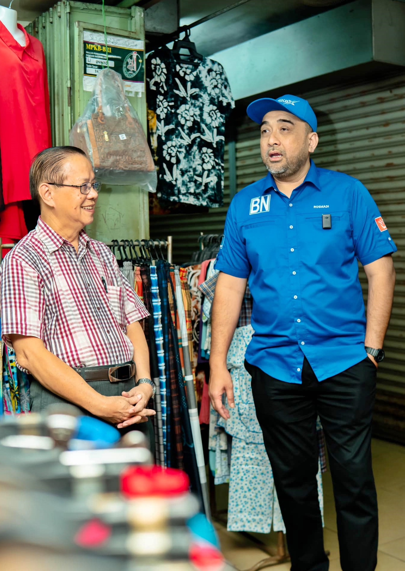 东：哥打峇鲁国席的国阵巫统候选人拿督罗斯马迪希望能提升布鲁古堡商场（Pasar Buloh Kubu）的设施，恢复这里曾有过的黄金年代。