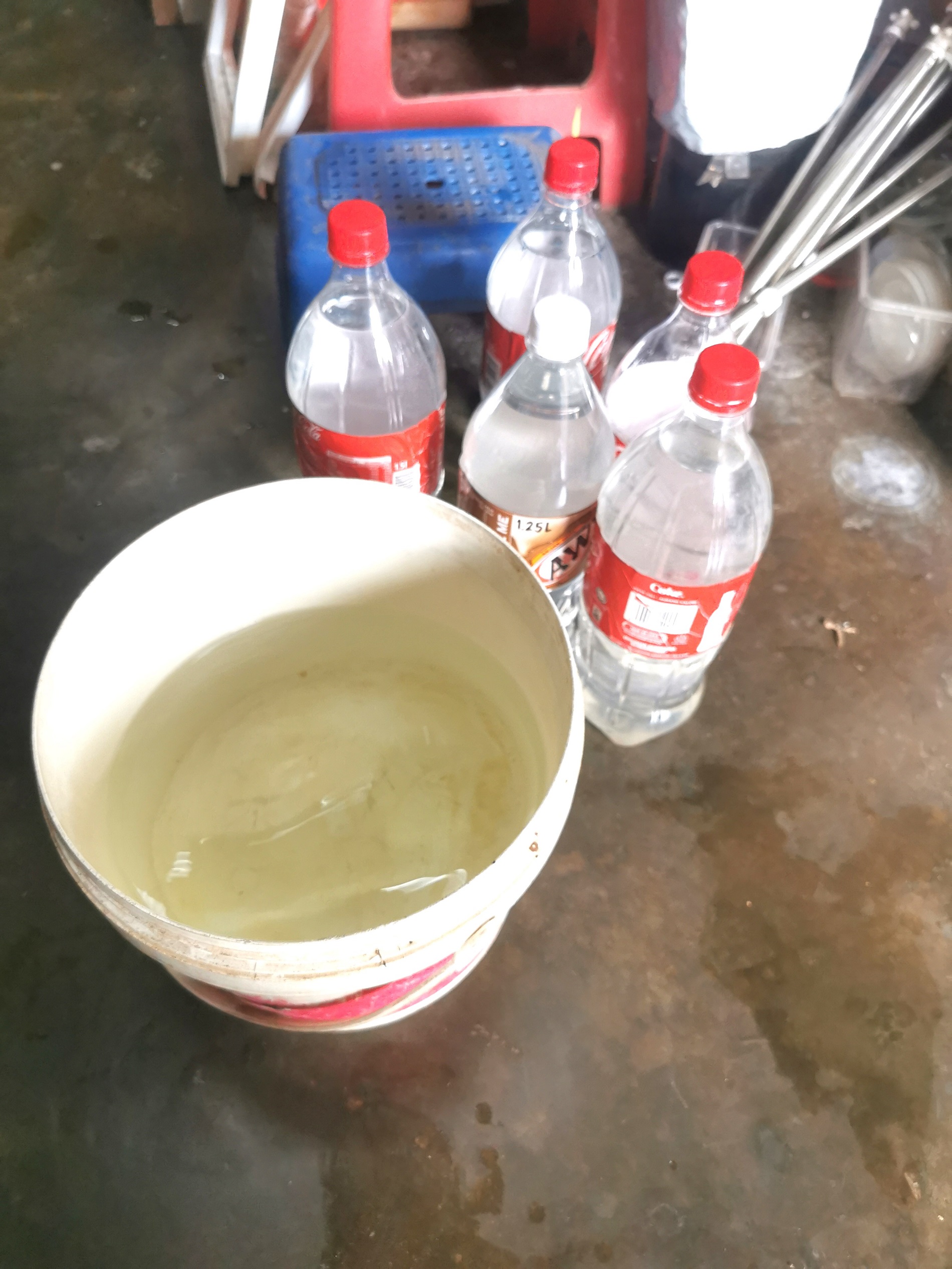 东：淡马鲁县多区今早制水，淡马鲁及文德甲多区饮食店因制水而选择休业。