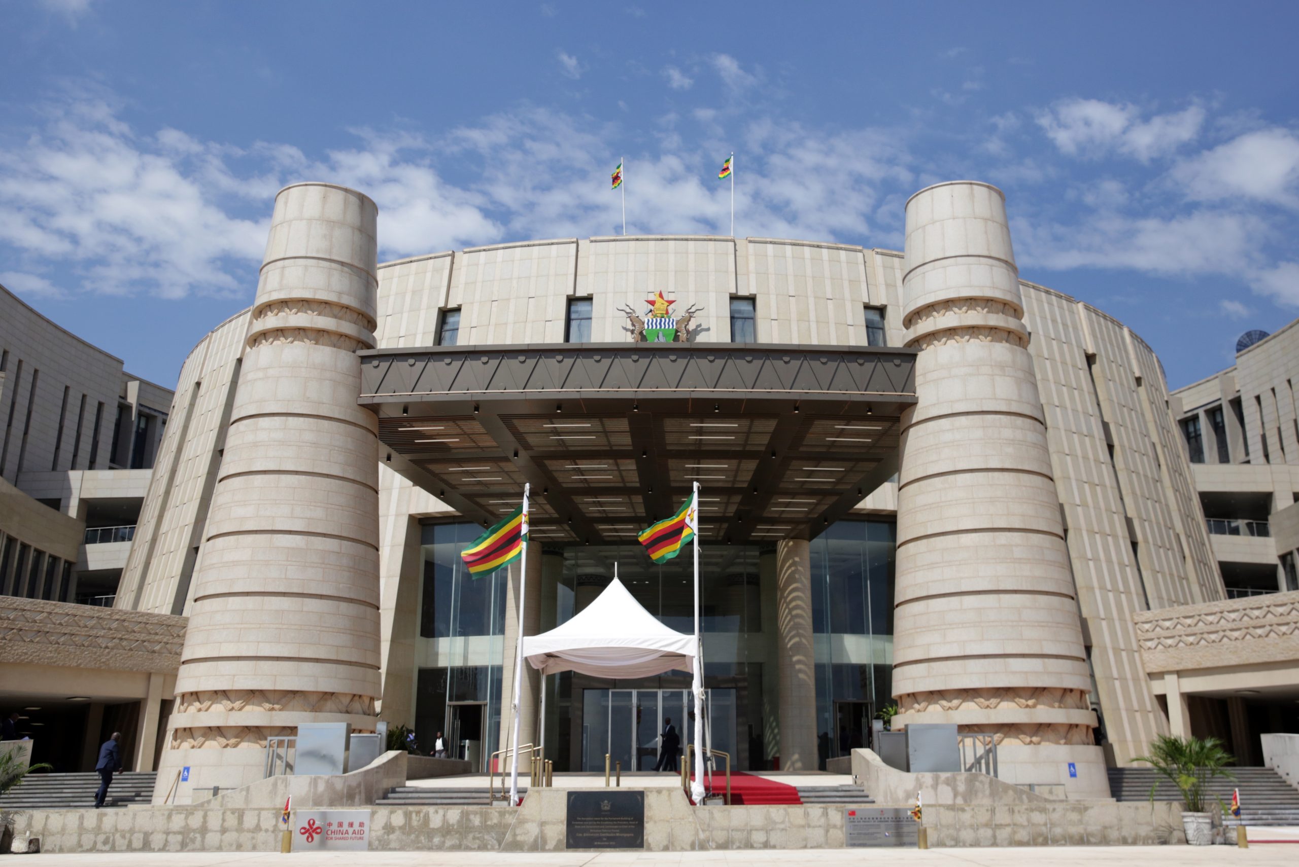 中国援建新国会大厦启用 津巴布韦总统：两国亲密友好关系见证