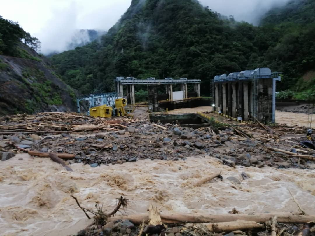 丹南邦宜水力发电厂遭泥石流冲坏 6员工死里逃生