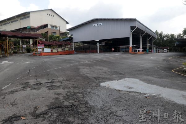 供fb：芙蓉新华小学B座校舍部分屋顶被掀起，谢琪清两天内协助完成修复