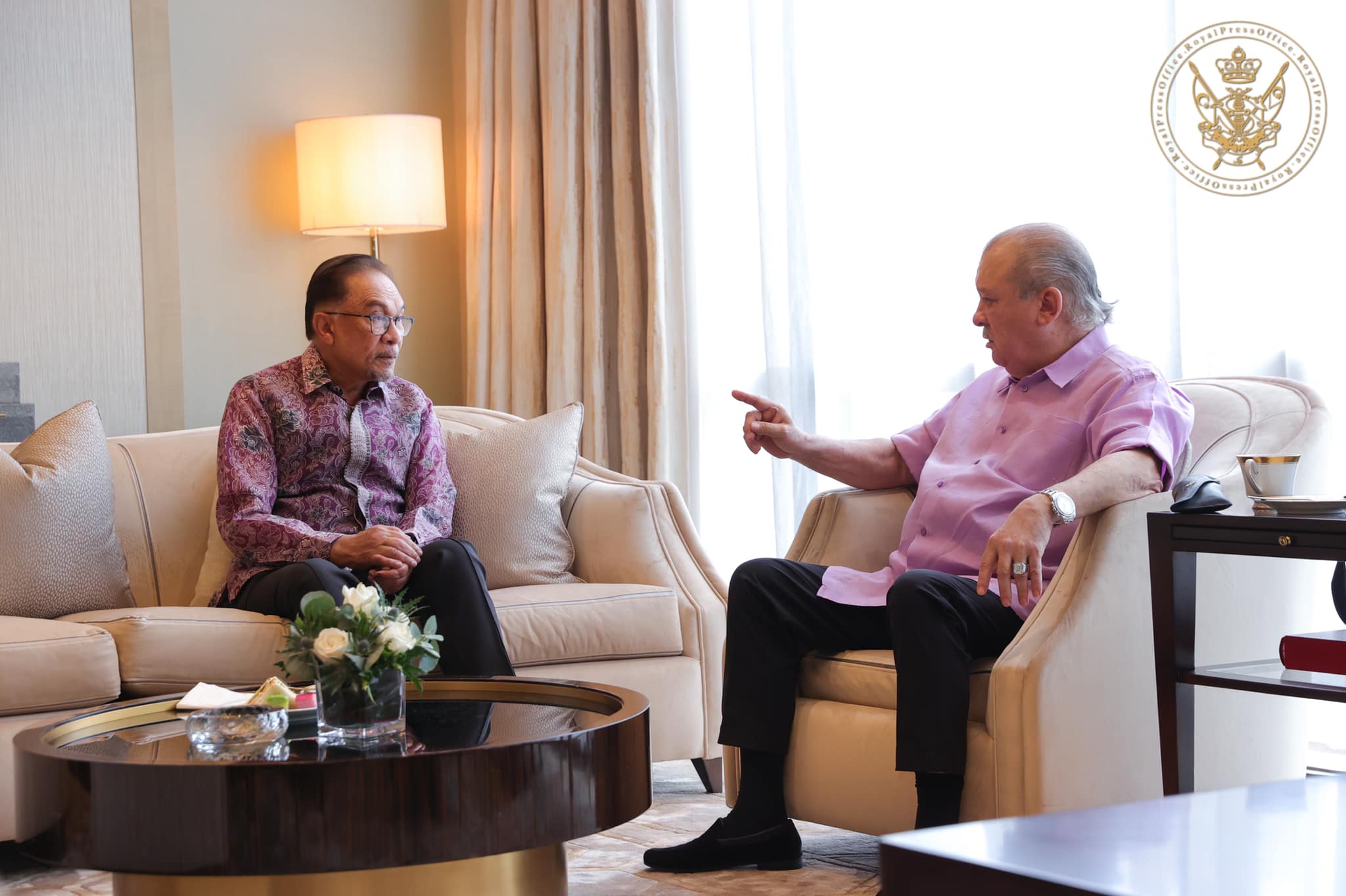 柔苏丹吉隆坡接见首相安华