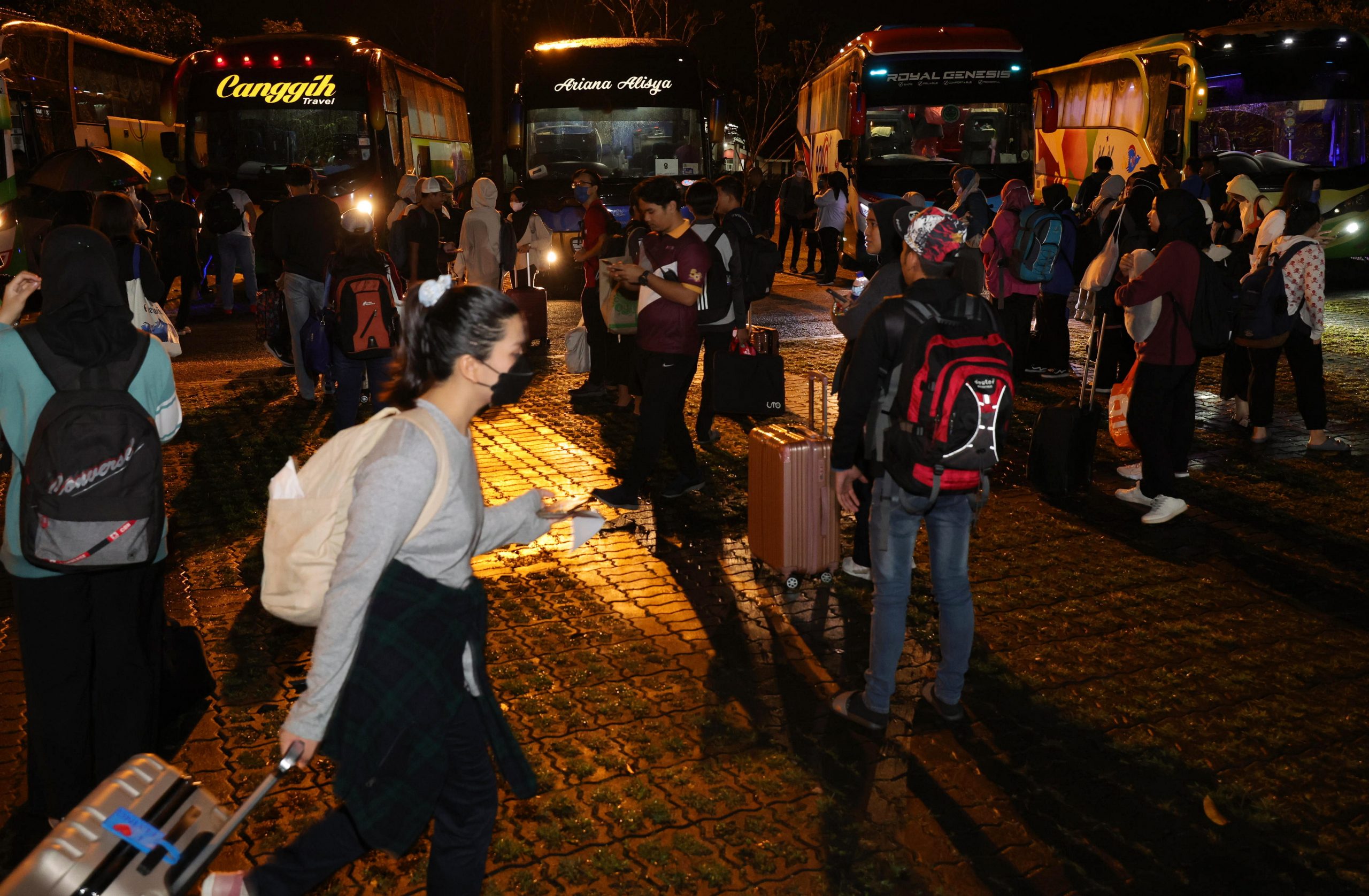 全国：UTM士姑来校区安排43辆巴士让1600学生返乡投票