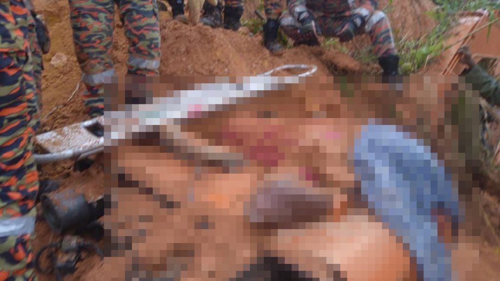 甘榜拉惹蓝谷土崩   挖土机司机被埋毙命
