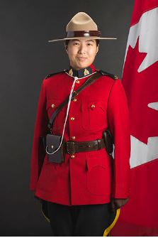 加拿大台裔女警杨子信葬礼 逾2千人送最后一程
