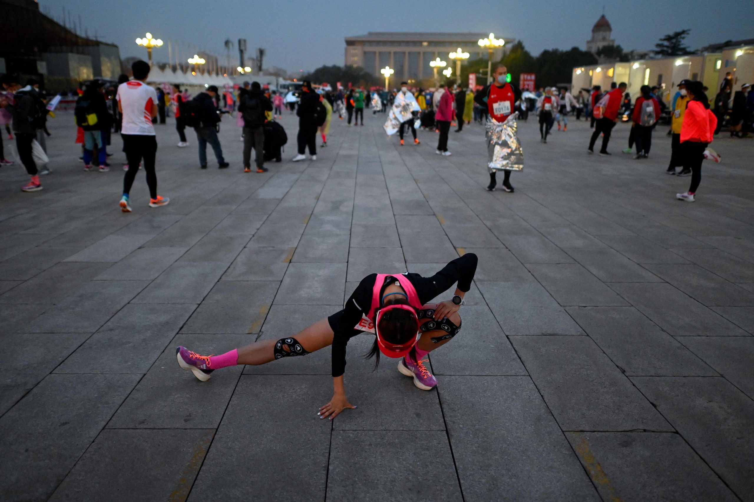 北京马拉松疫情下开跑 民众正反意见两极 