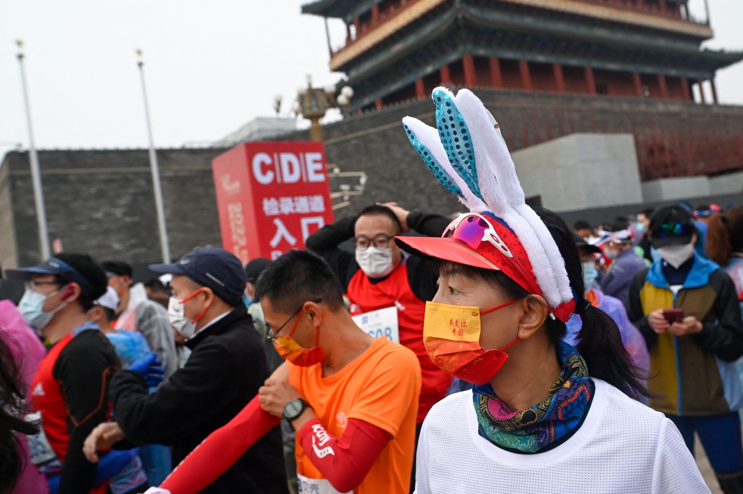 北京马拉松疫情下开跑 民众正反意见两极 
