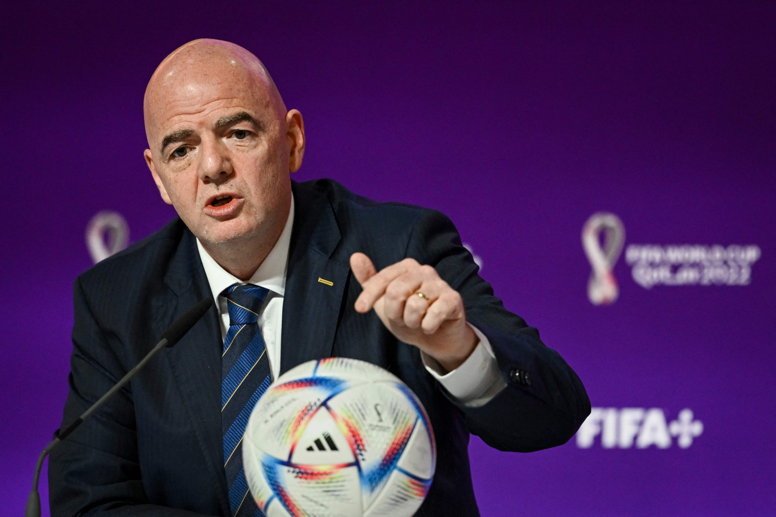 卡塔尔办世杯屡遭西方抨击  FIFA会长强烈回击：虚伪！