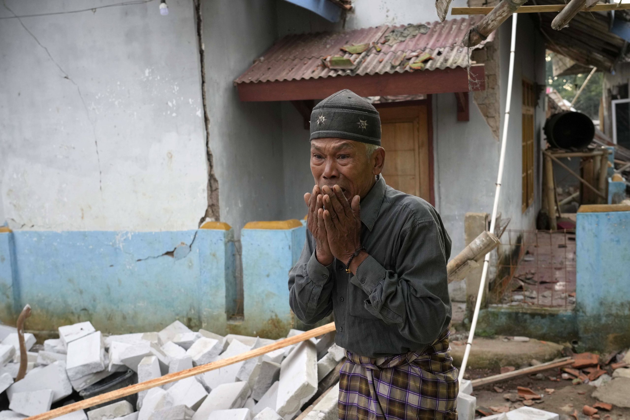 印尼地震增至逾160人死亡　1.3万人流离　灾区停电需两三日才修复