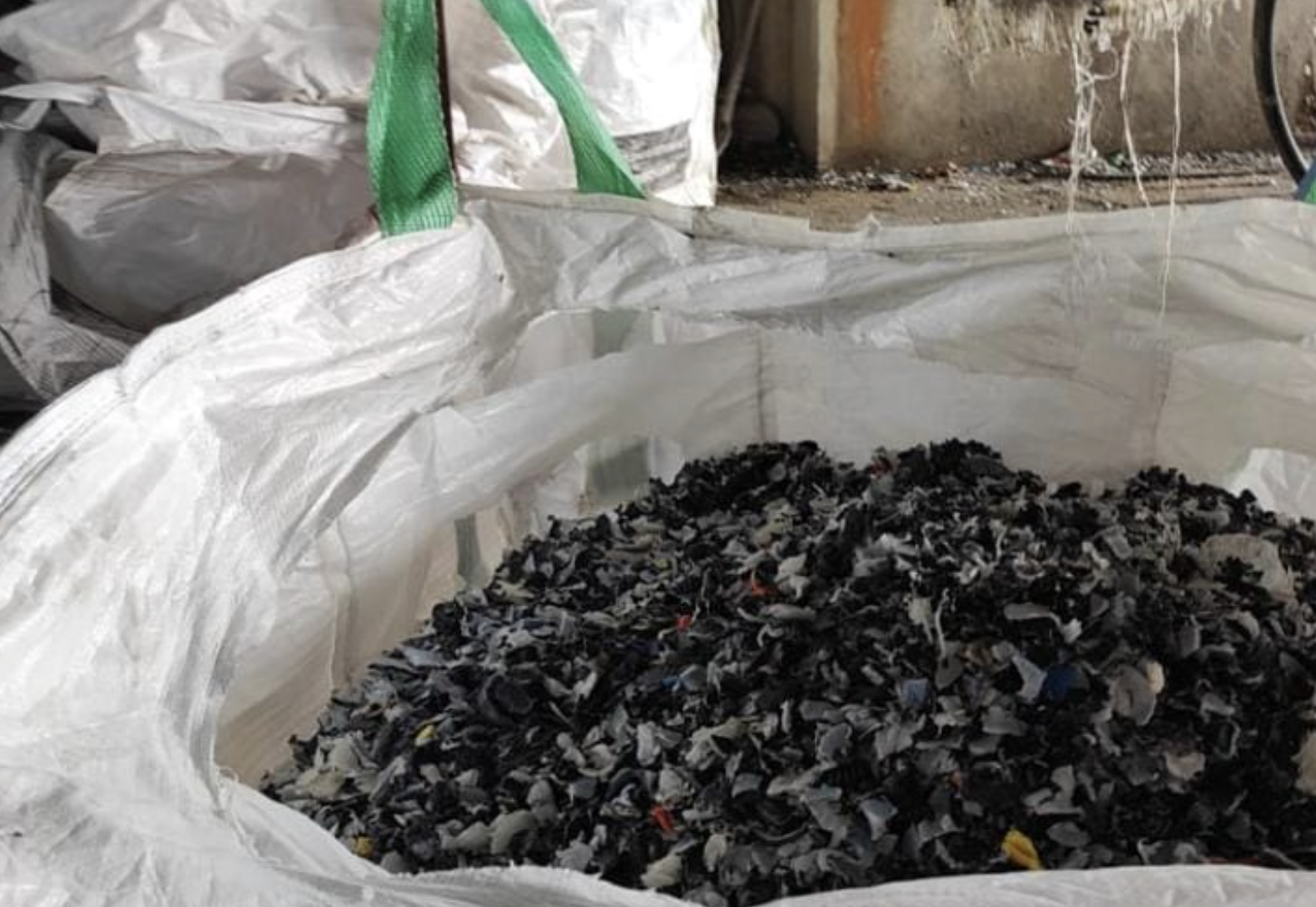 大都会:市议会主席率队取缔非法回收厂/6图