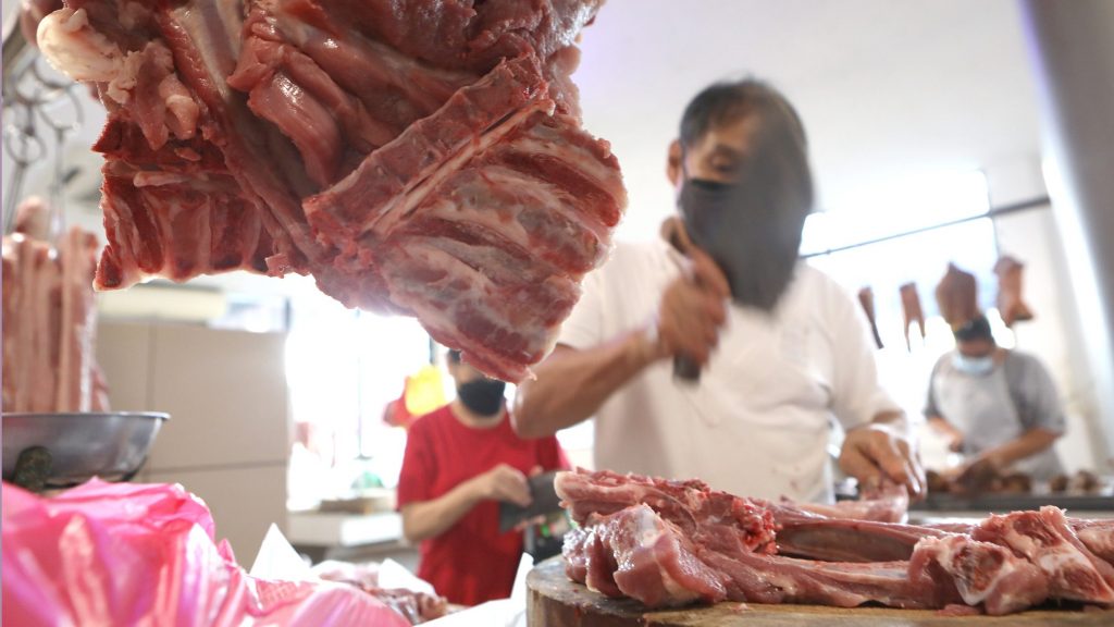 传猪肉价下月再涨  每100kg料涨RM60 
