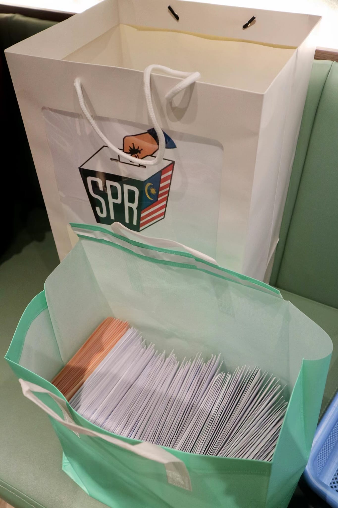 **已签发**国：已收集约300份，上海净选盟志愿者明携邮寄选票回国