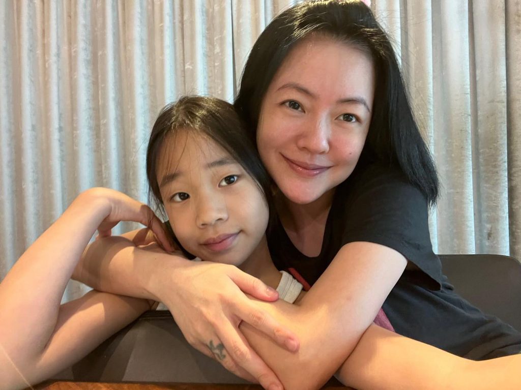 心疼女儿被闺蜜当丫鬟 女星禁10岁女跟小S女儿交友