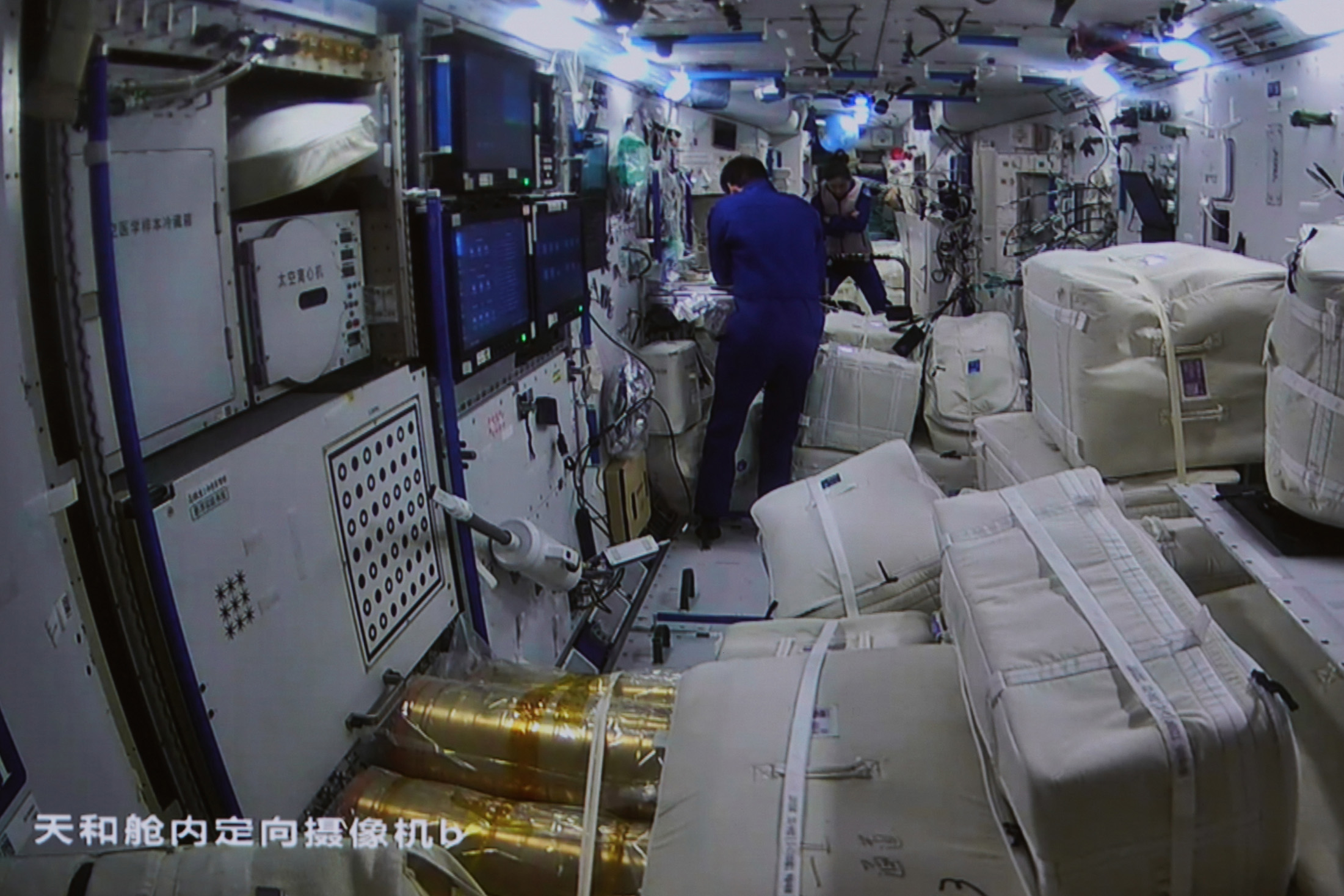 拚盘)梦天实验舱完成转位 中国太空站T字基本构型组装完成