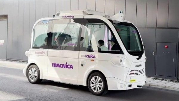 日本无人驾驶小巴实验  送院时传送病人身体数据