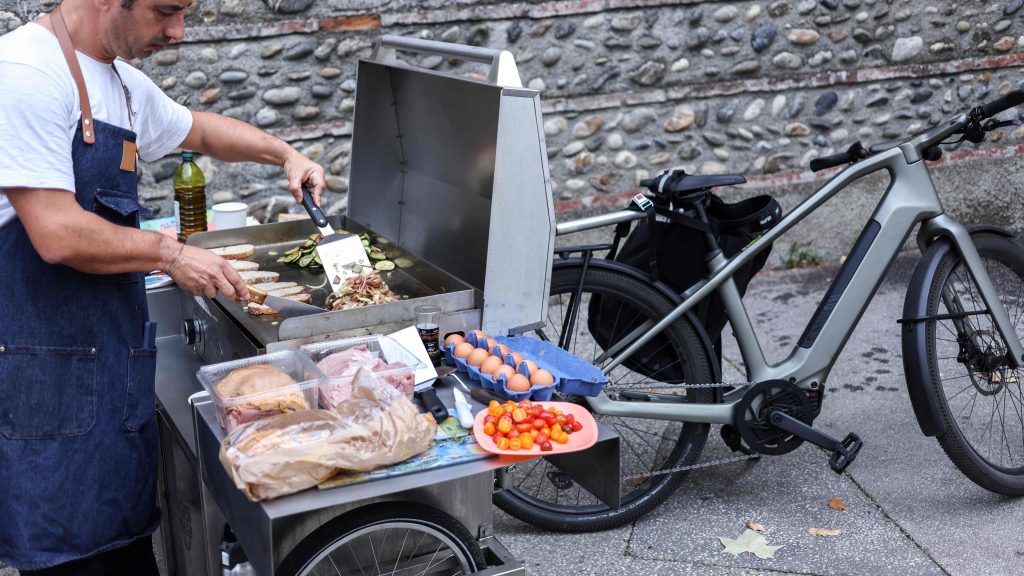 简单善举，让城市更有爱…… 自行车三明治 暖浪人胃