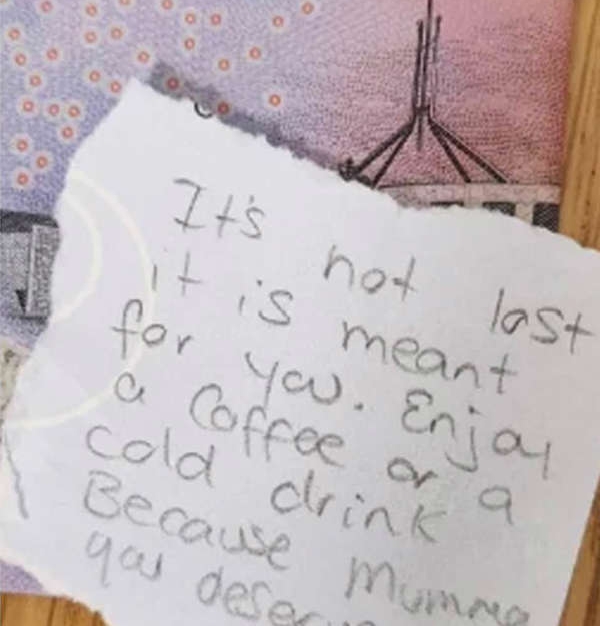 暖势力／暖心！澳洲宝妈在商场母婴室偶然发现一纸条，打开一看，几乎泪目…