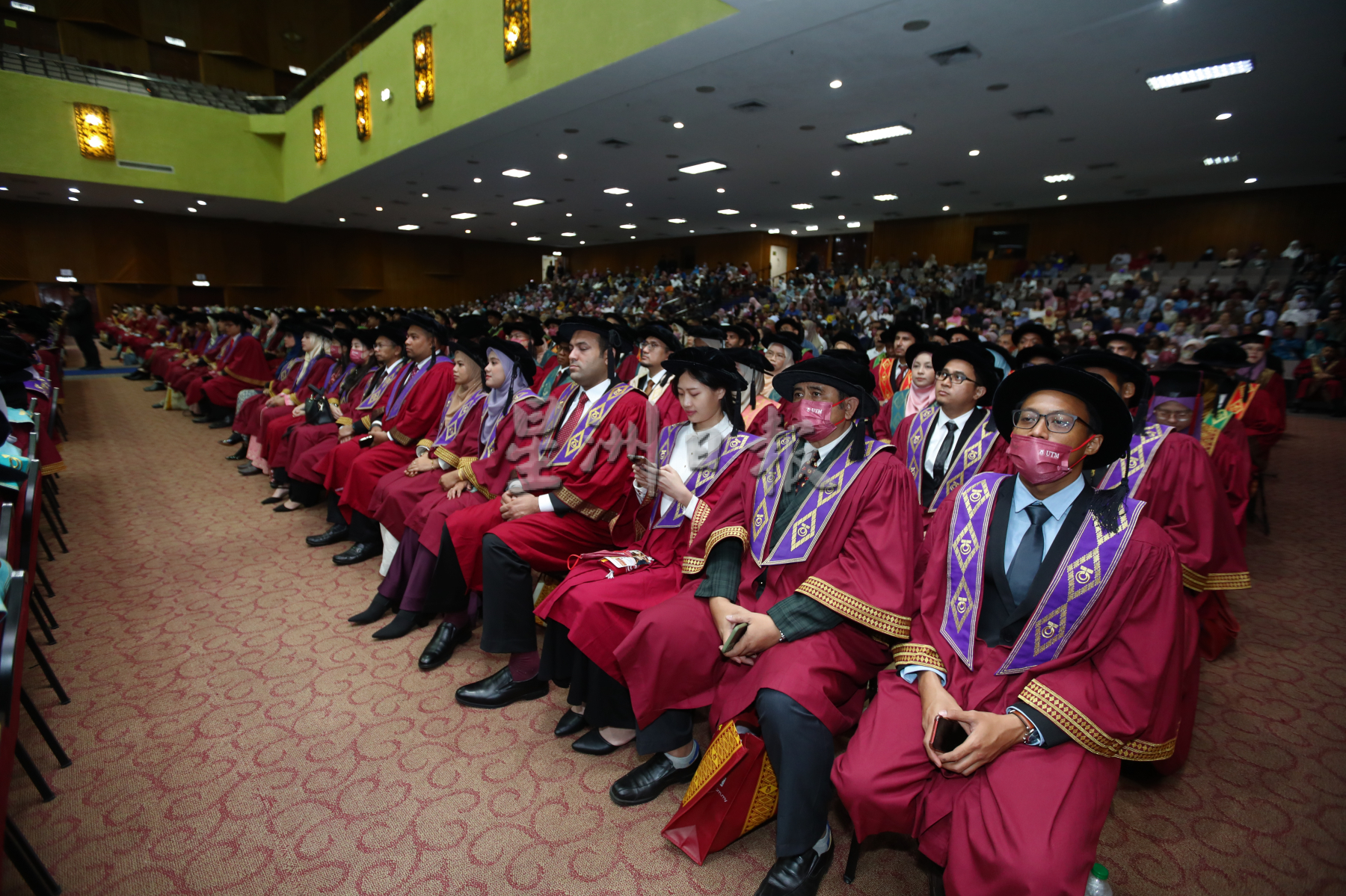 马来西亚工艺大学7934名毕业生高唱骊歌