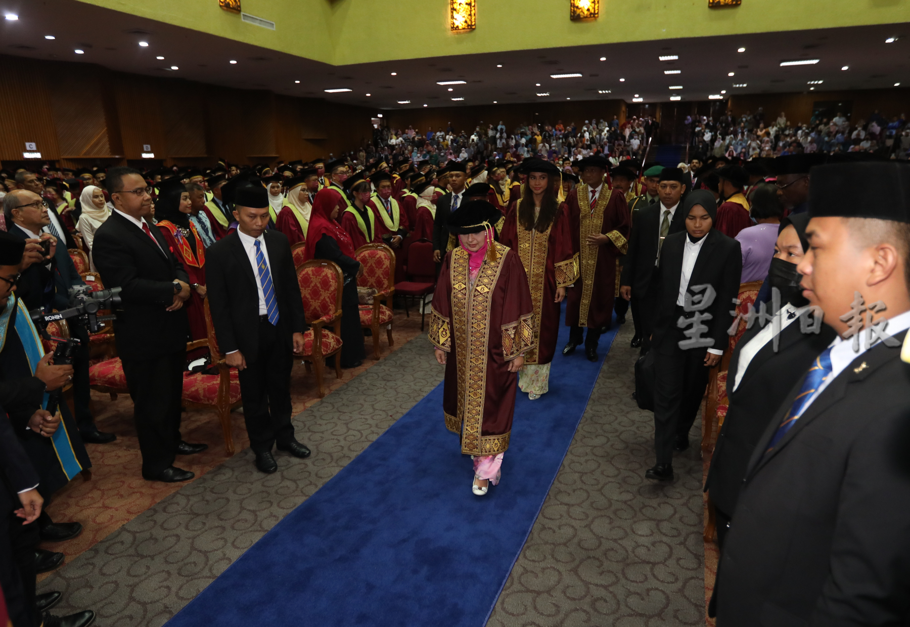 马来西亚工艺大学7934名毕业生高唱骊歌
