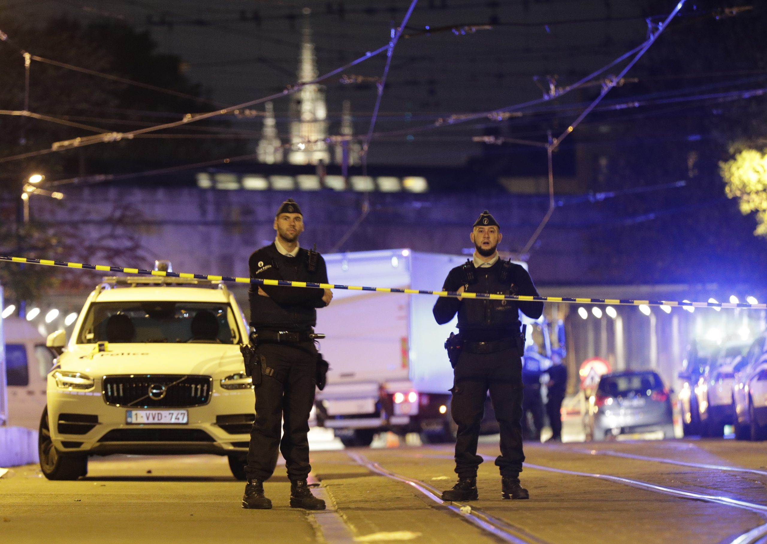 比利时警员遇袭一死一伤 　凶手曾高喊“真主伟大”   
