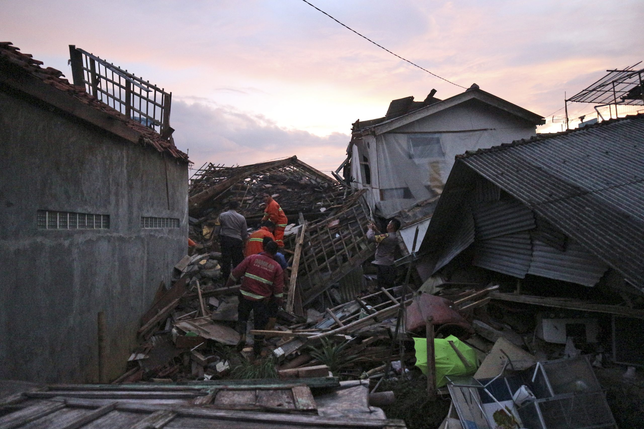 看世界 主照  ） 印尼地震 56死700伤
