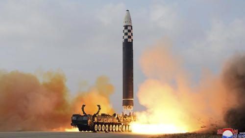 庆祝”火星-17“试射成功　朝媒：朝鲜拥有全球第一洲际导弹