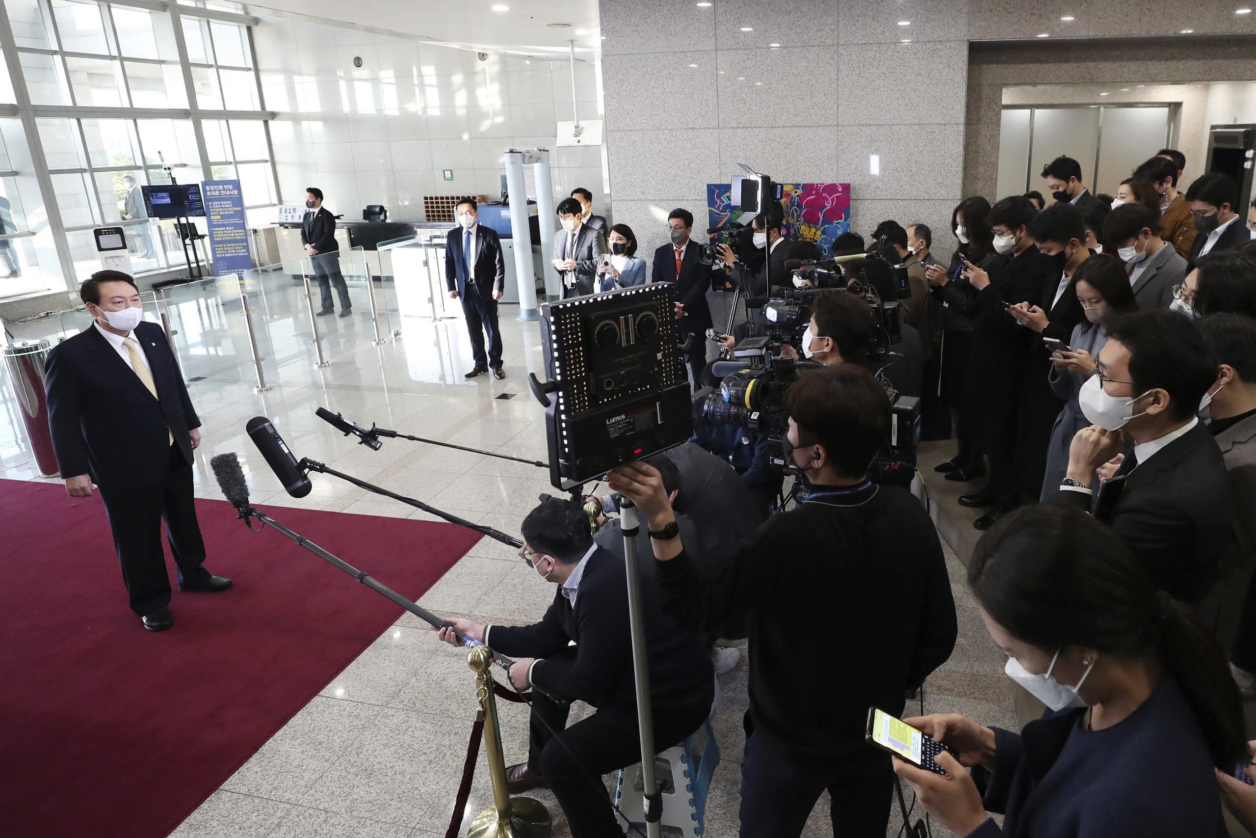 看世界 韩总统与媒体交恶　暂停每日记者会