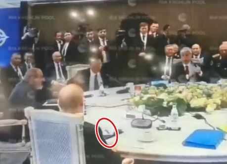 看世界／亚美尼亚总理拒签安全联盟峰会宣言 普汀摔笔