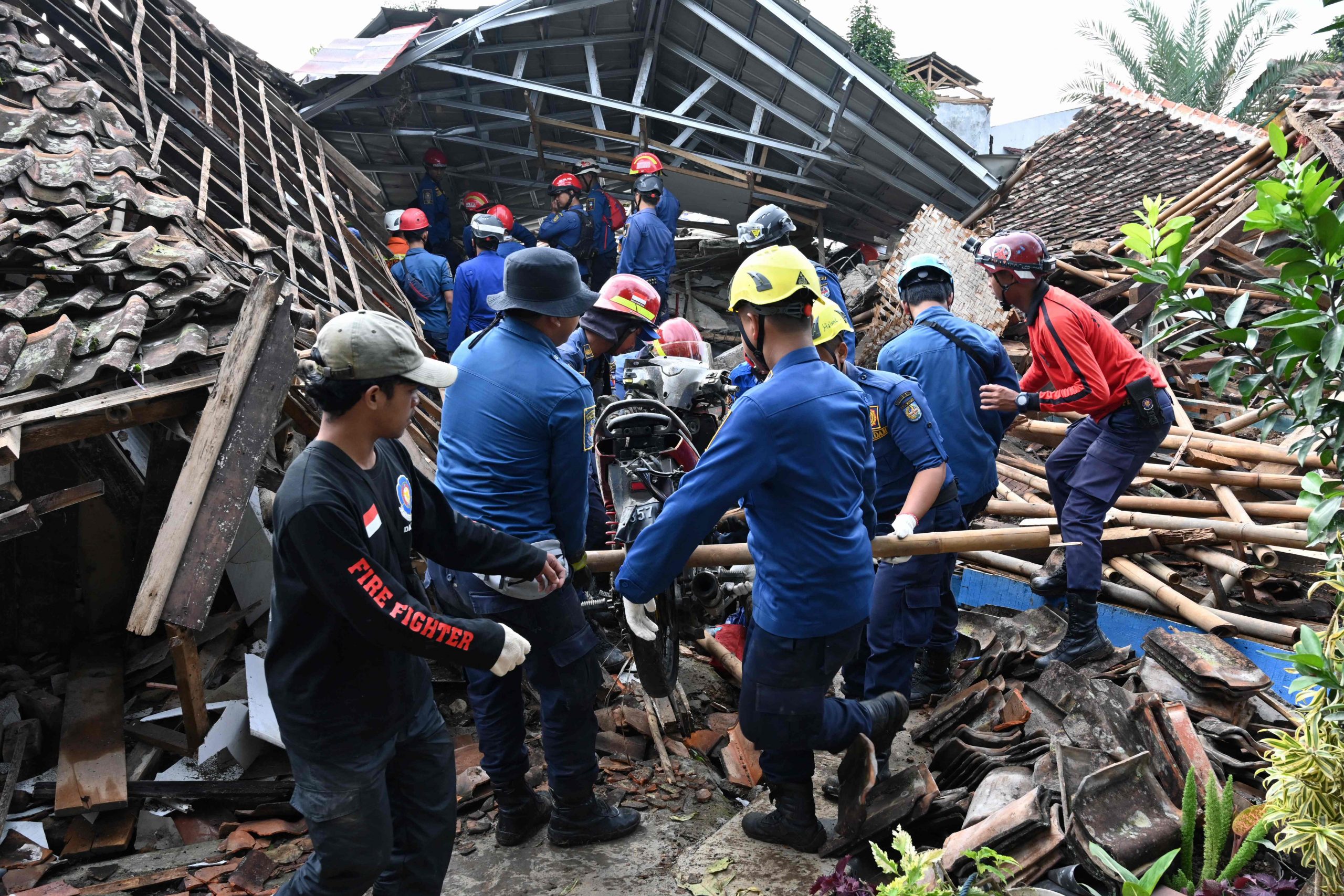 看世界／印尼地震4天后　7岁女童遗体被发现