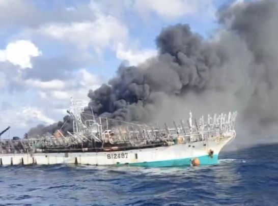看世界／台渔船北太平洋海域起火　陆渔船救起48人1失踪