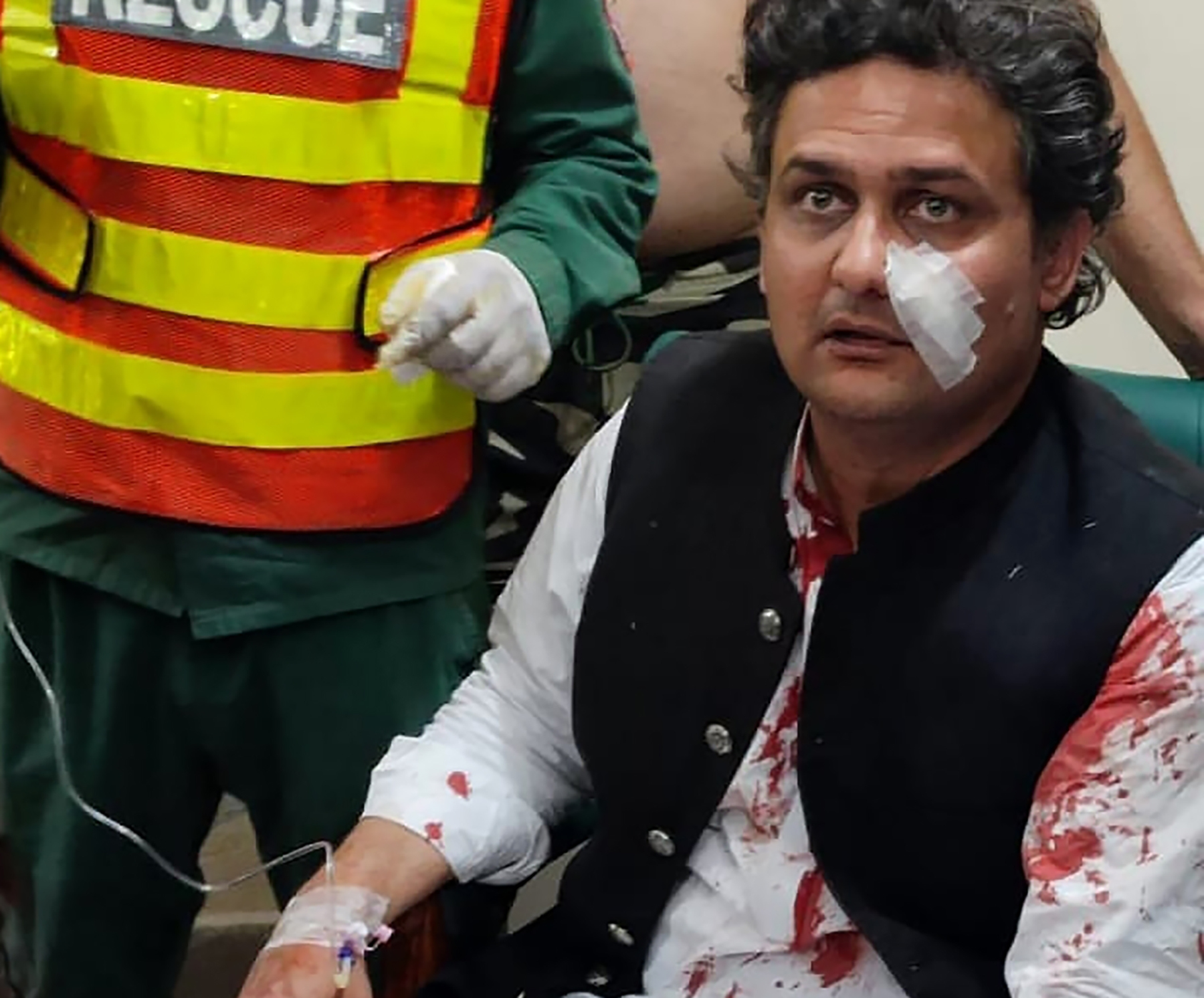 看世界／巴基斯坦前总理遇刺生还案中1死7伤　民众此举疑助伊姆兰汗保命