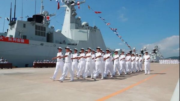 中国公布36艘新型舰艇训练画面  从航母到大小驱逐舰