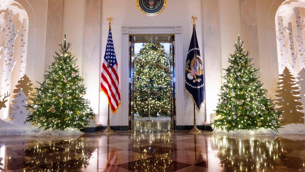 美国白宫圣诞装饰和布置亮相  今年以We the People作主题