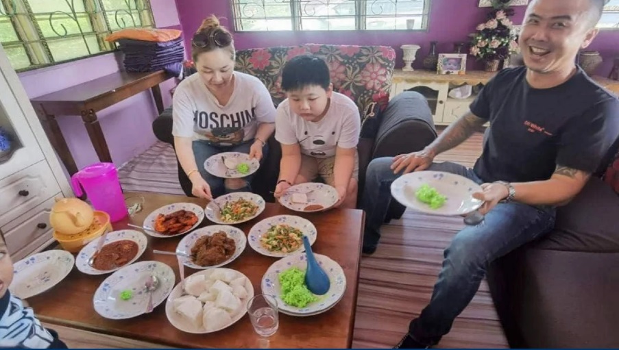 视频|华裔邻居等黄昏祈祷结束才用餐 马来女子：“他们是世界上最好的邻居”