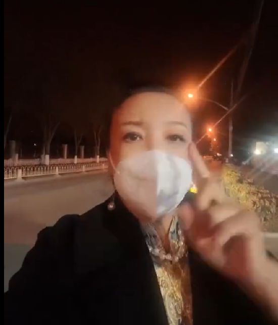 遭网冒坐台小姐相认“北京第一妈咪” 张兰凌晨报警抓黑粉　