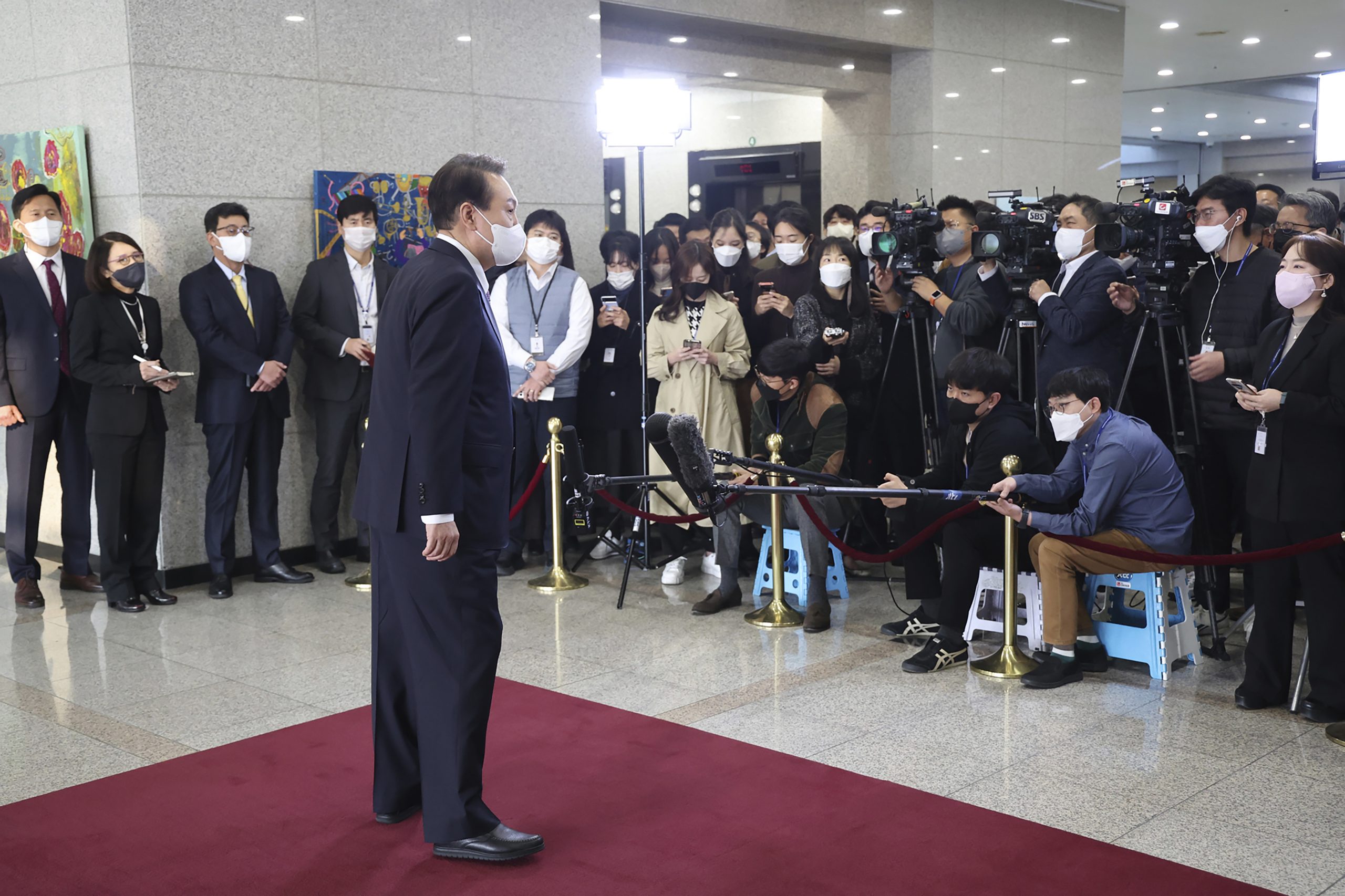 韩五大媒体组织抨尹锡悦 专机拒载记者挑战言论自由