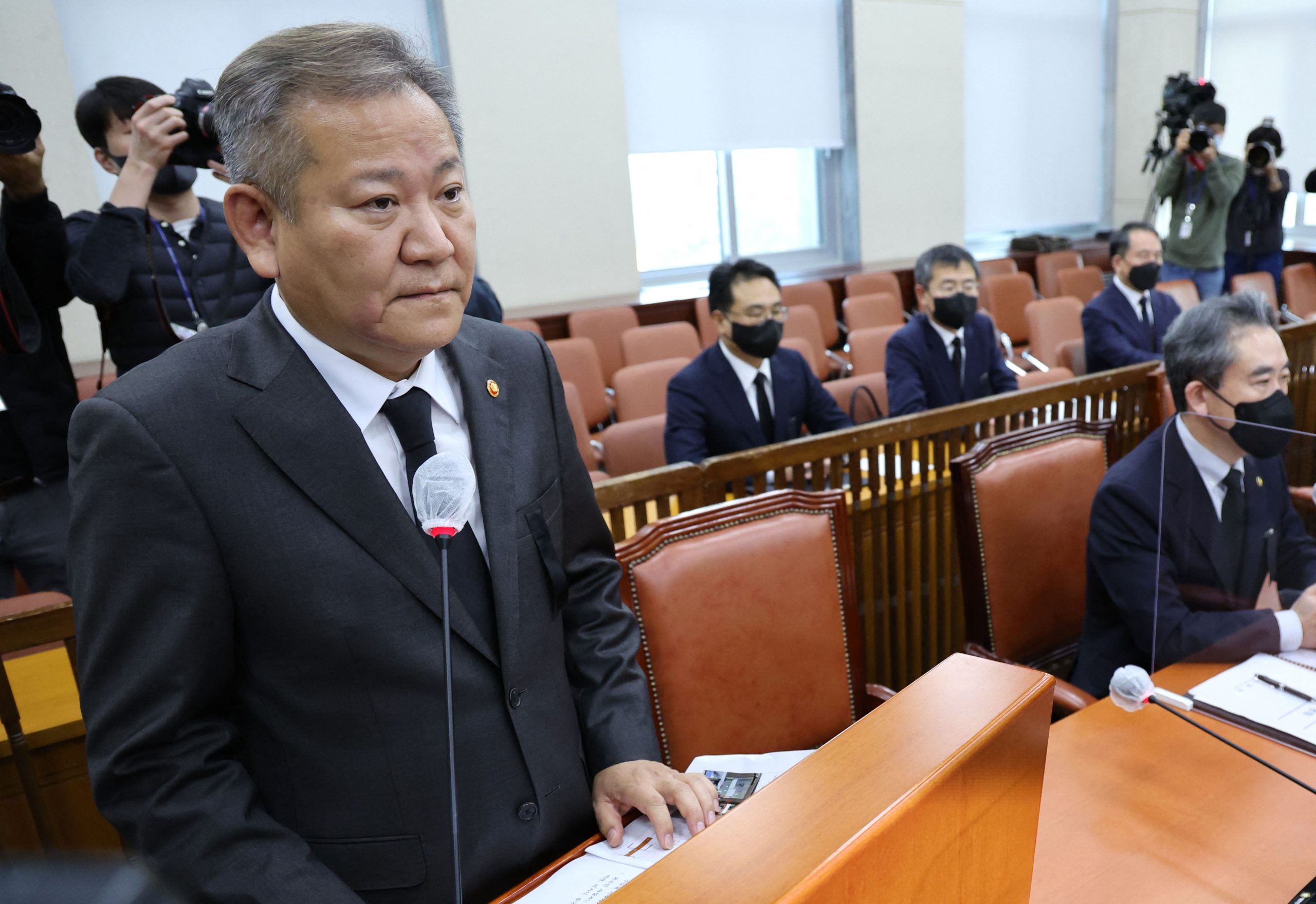 韩国内政部长：梨泰院事故 政府要负“无限责任”