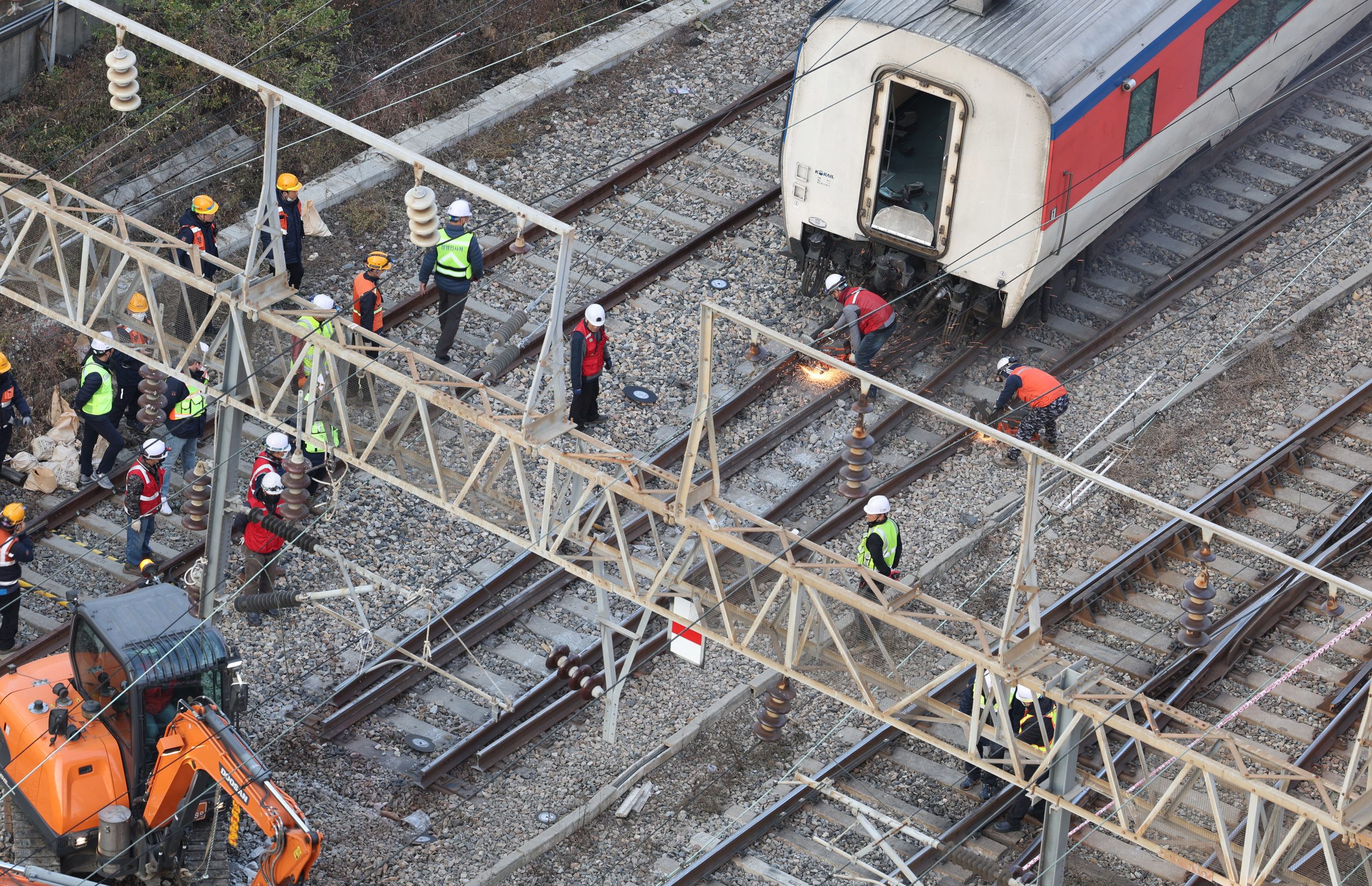 韩国火车在首尔附近脱轨 34人受伤